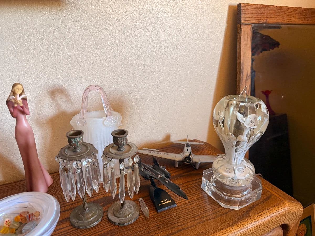 Art, Vintage Electronics, Statuary, Yard Art and Other Treasures in Twenty Nine Palms photo 11