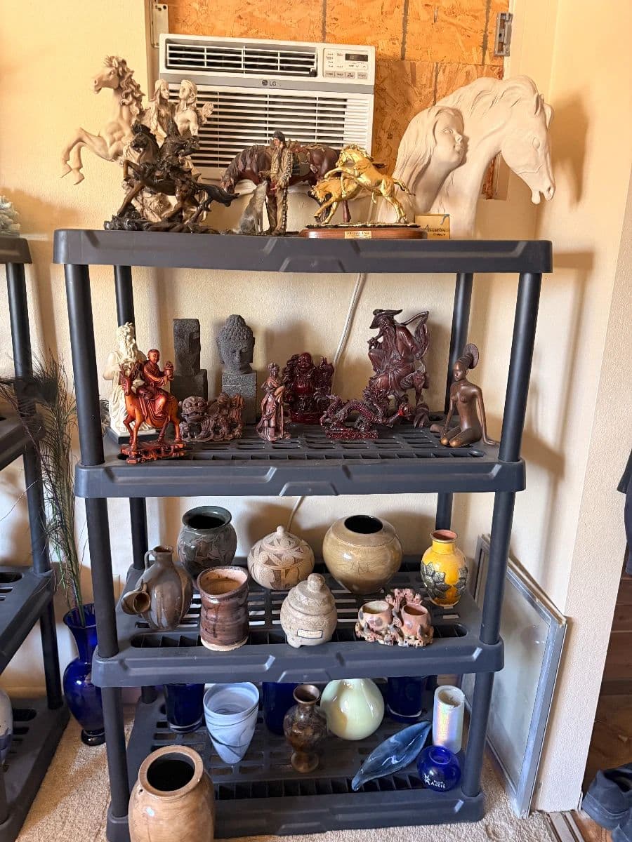 Art, Vintage Electronics, Statuary, Yard Art and Other Treasures in Twenty Nine Palms photo 6