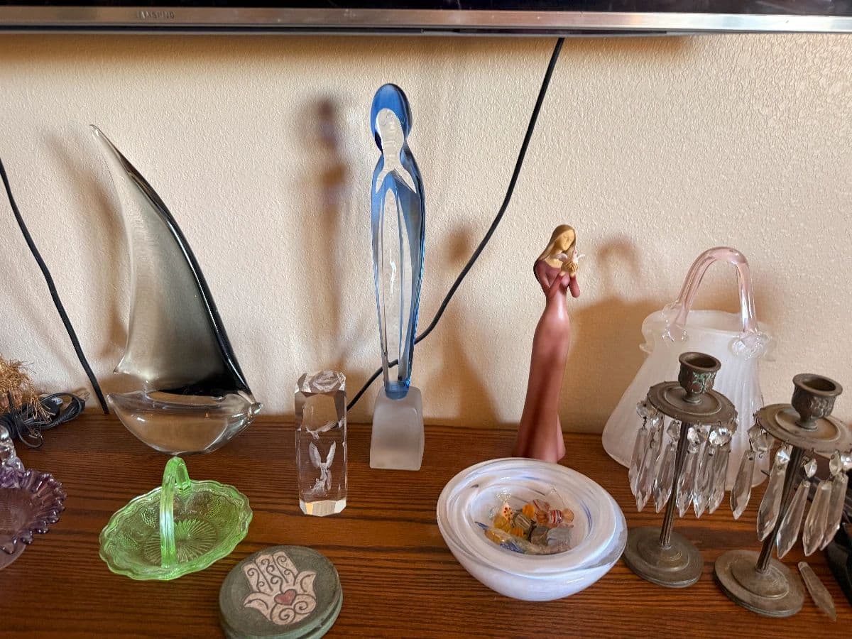 Art, Vintage Electronics, Statuary, Yard Art and Other Treasures in Twenty Nine Palms photo 10