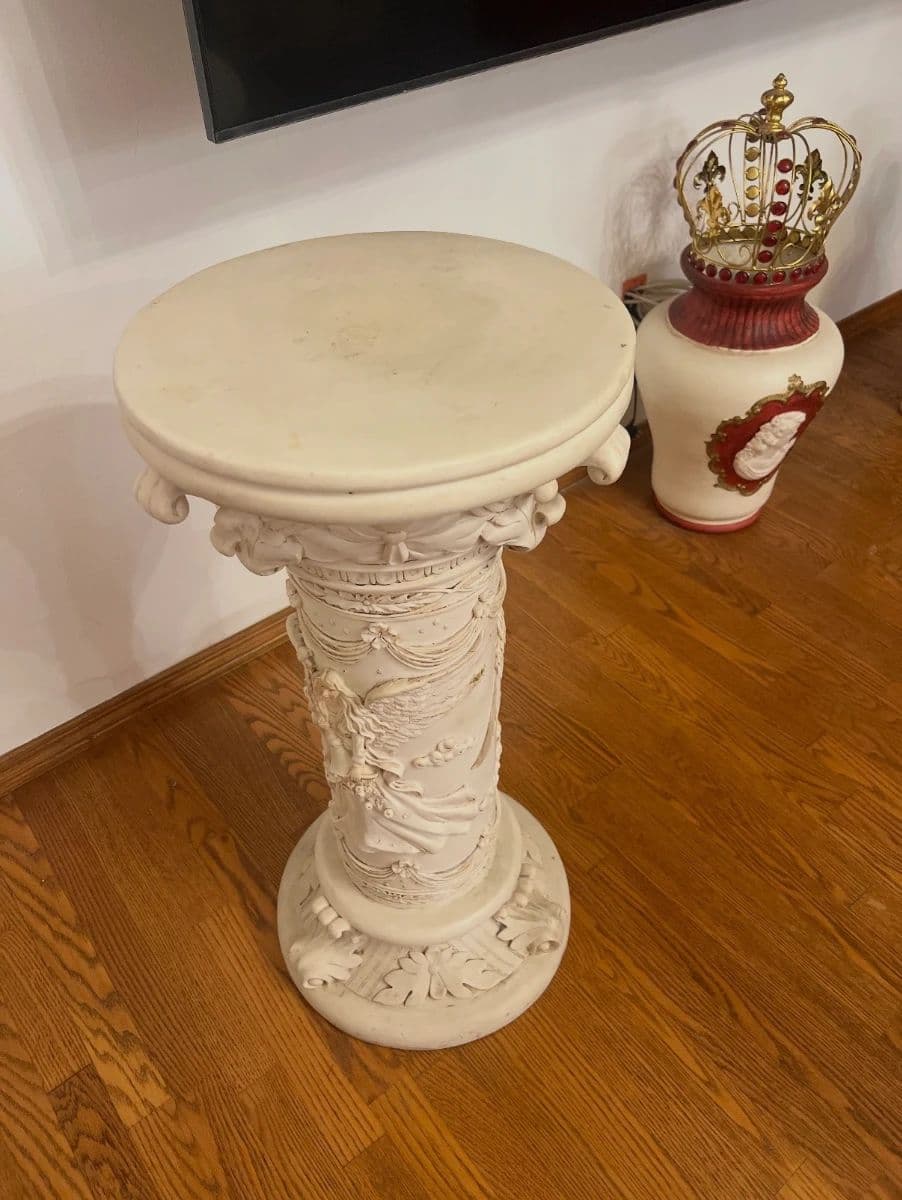 MAR VISTA ESTATE SALE – Designer Fashion, Vintage, Baroque Furniture & Décor photo 7