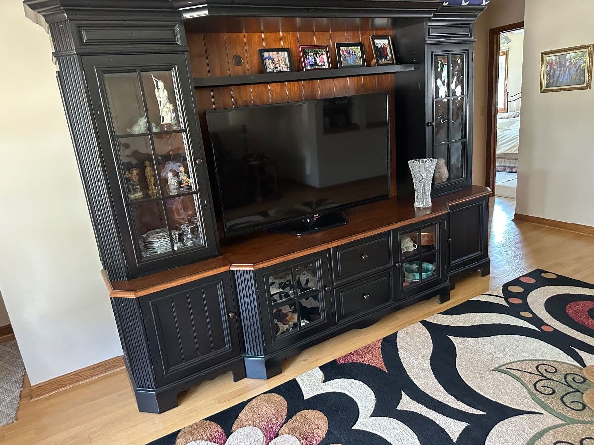 Moving to Florida!! Beautiful clean quality condo. photo 1