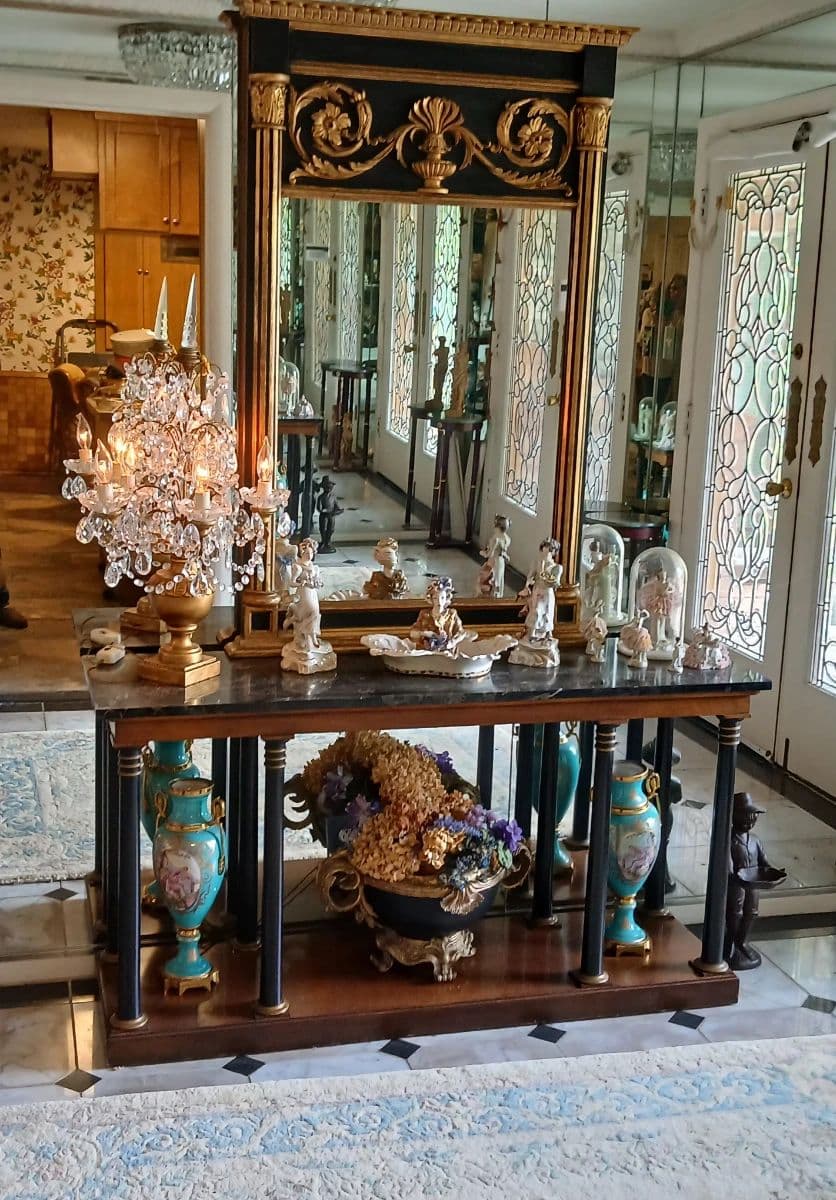 Lovely Estate of Joann Crassas photo 1