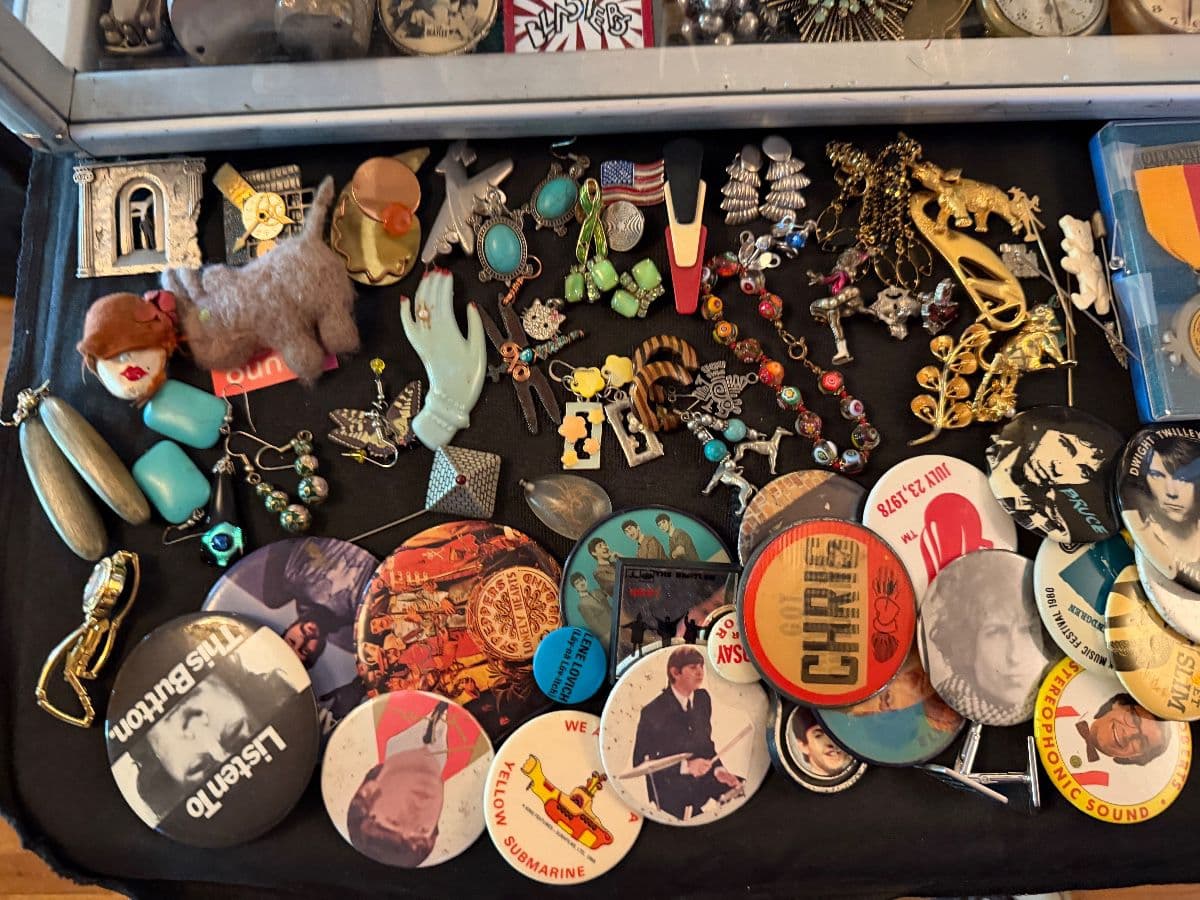 Vintage Galore: Rock n Roll, Vintage Clothes PACKED HOME: Estate Sale in Mid City photo 9