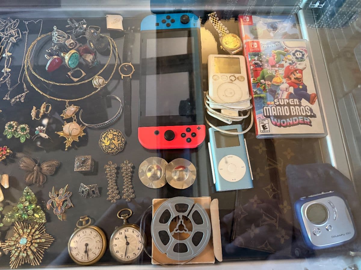 Vintage Galore: Rock n Roll, Vintage Clothes PACKED HOME: Estate Sale in Mid City photo 7