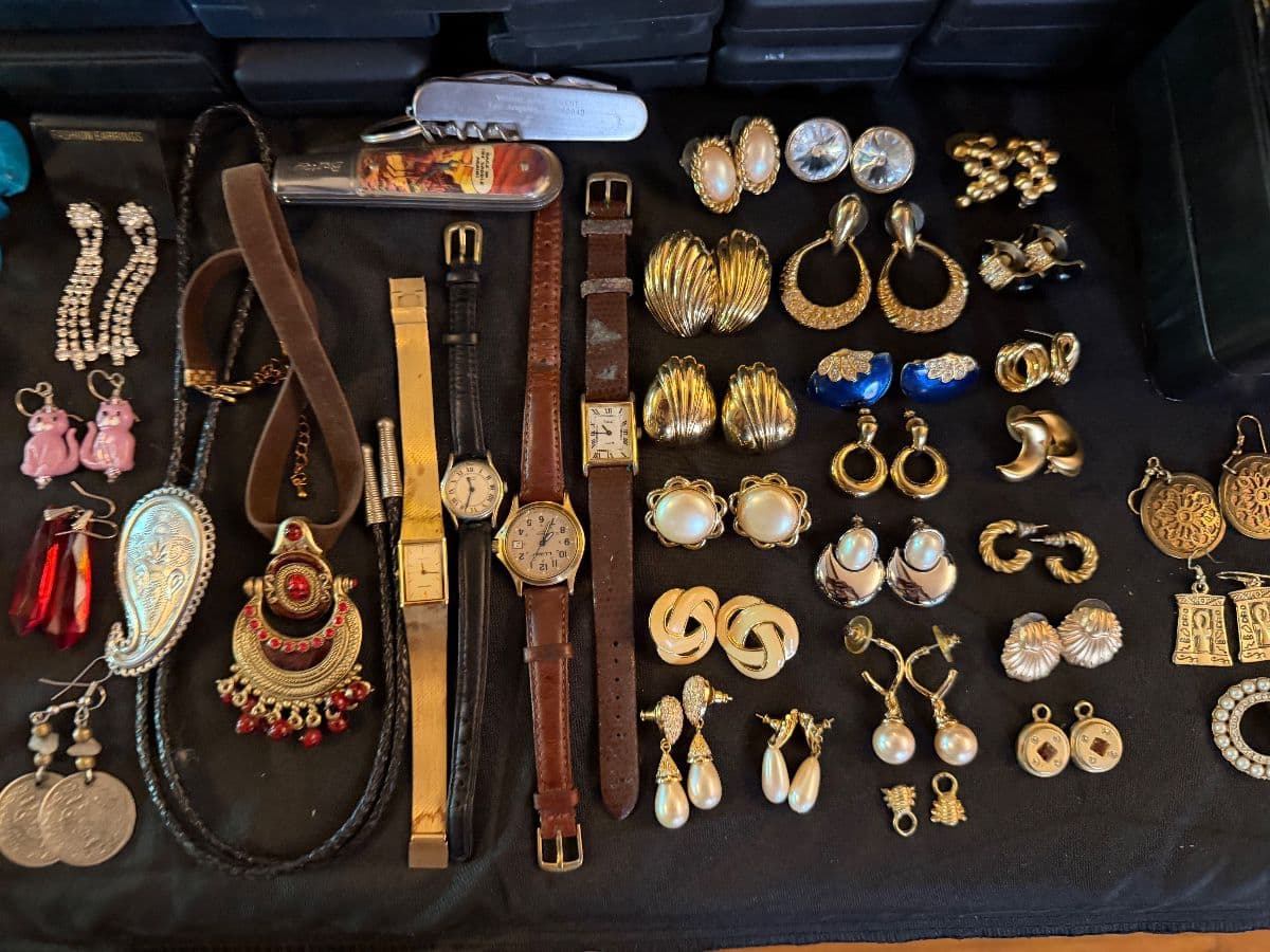 Vintage Galore: Rock n Roll, Vintage Clothes PACKED HOME: Estate Sale in Mid City photo 12