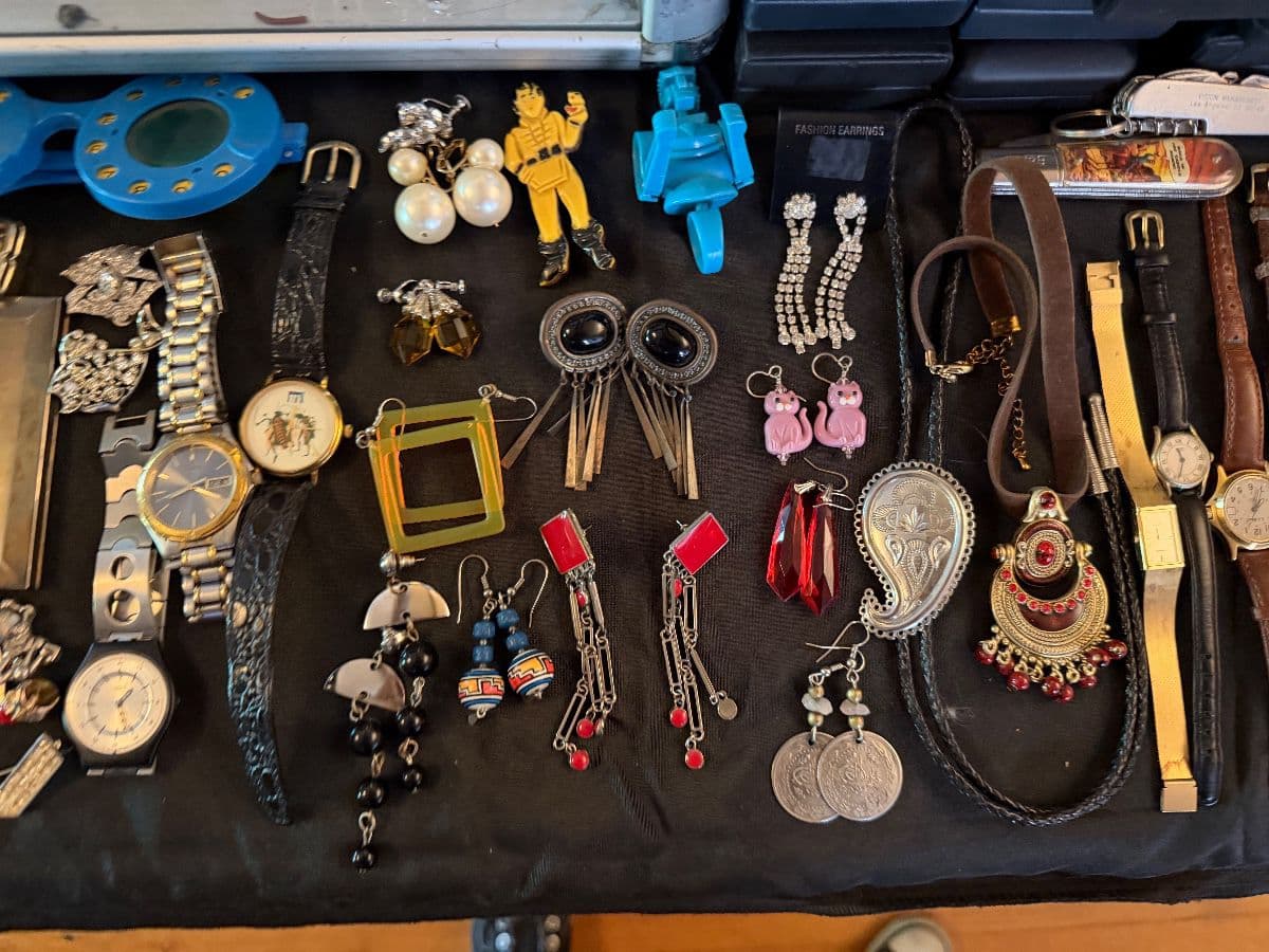 Vintage Galore: Rock n Roll, Vintage Clothes PACKED HOME: Estate Sale in Mid City photo 11