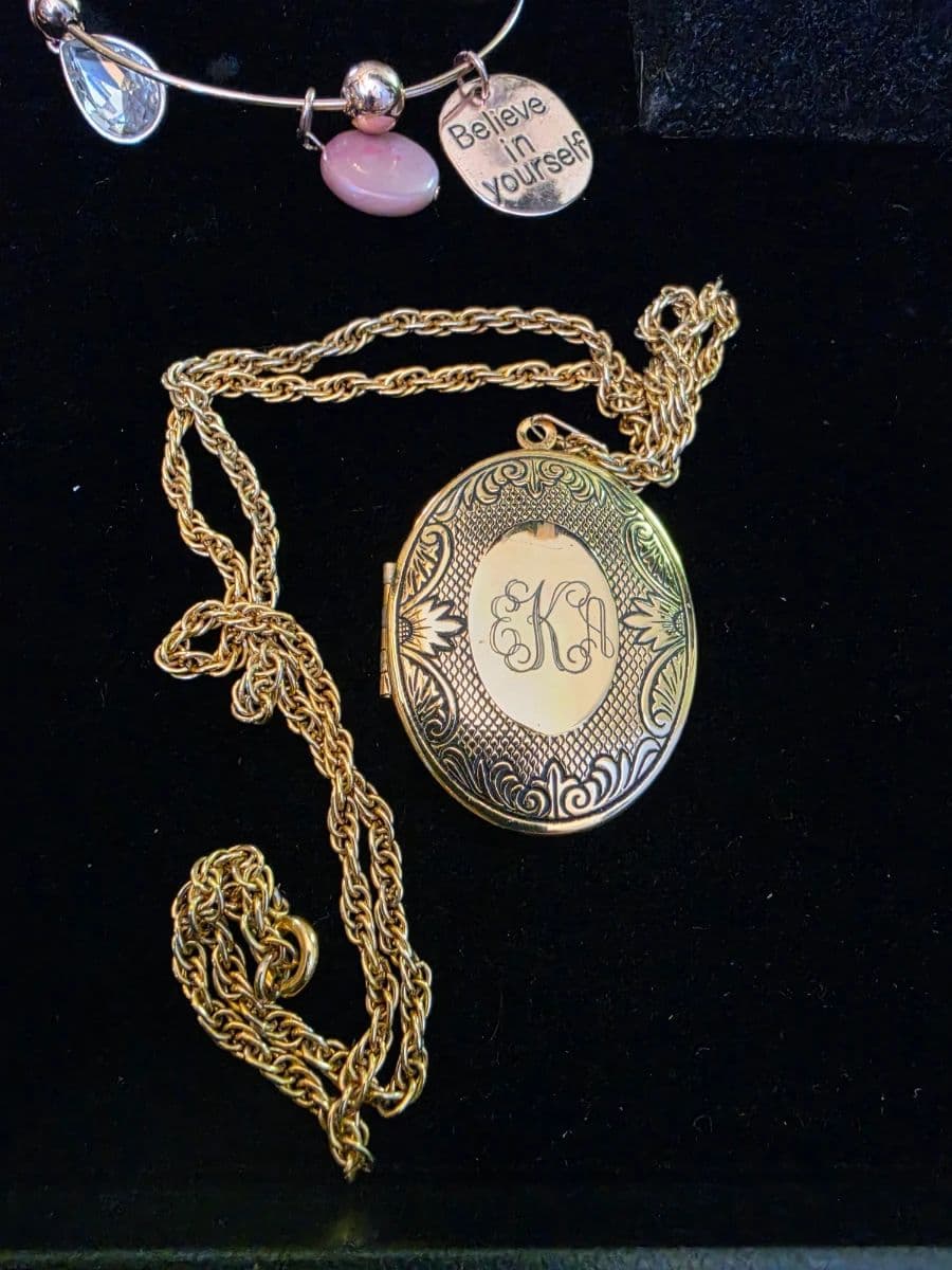 AMAZING Jewelry, Art, Home Decor, and Beautiful Furniture Clear Out photo 3