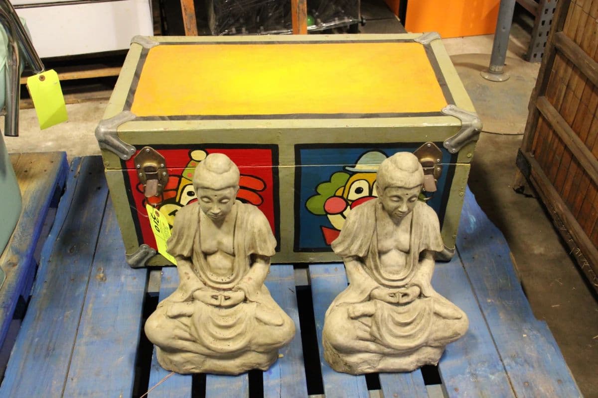 Movie Prop Liquidation Sale photo 11