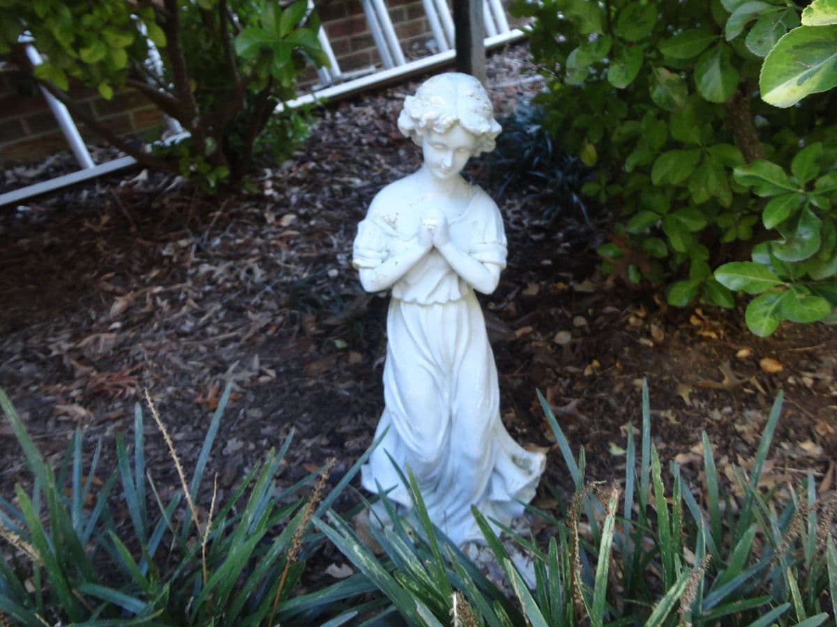 Tradition Meets Style Tag Sale w/ Holiday Decor by Bumble Bee photo 7