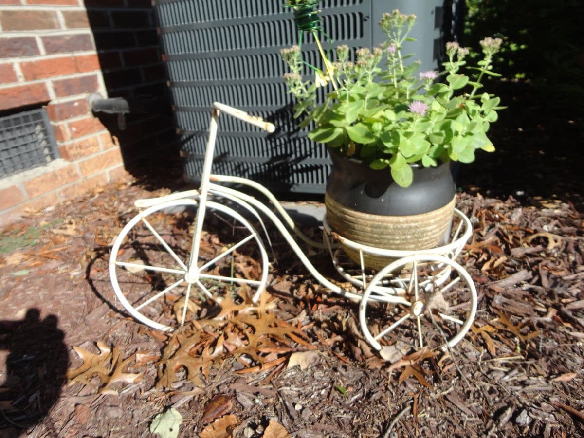Tradition Meets Style Tag Sale w/ Holiday Decor by Bumble Bee photo 9