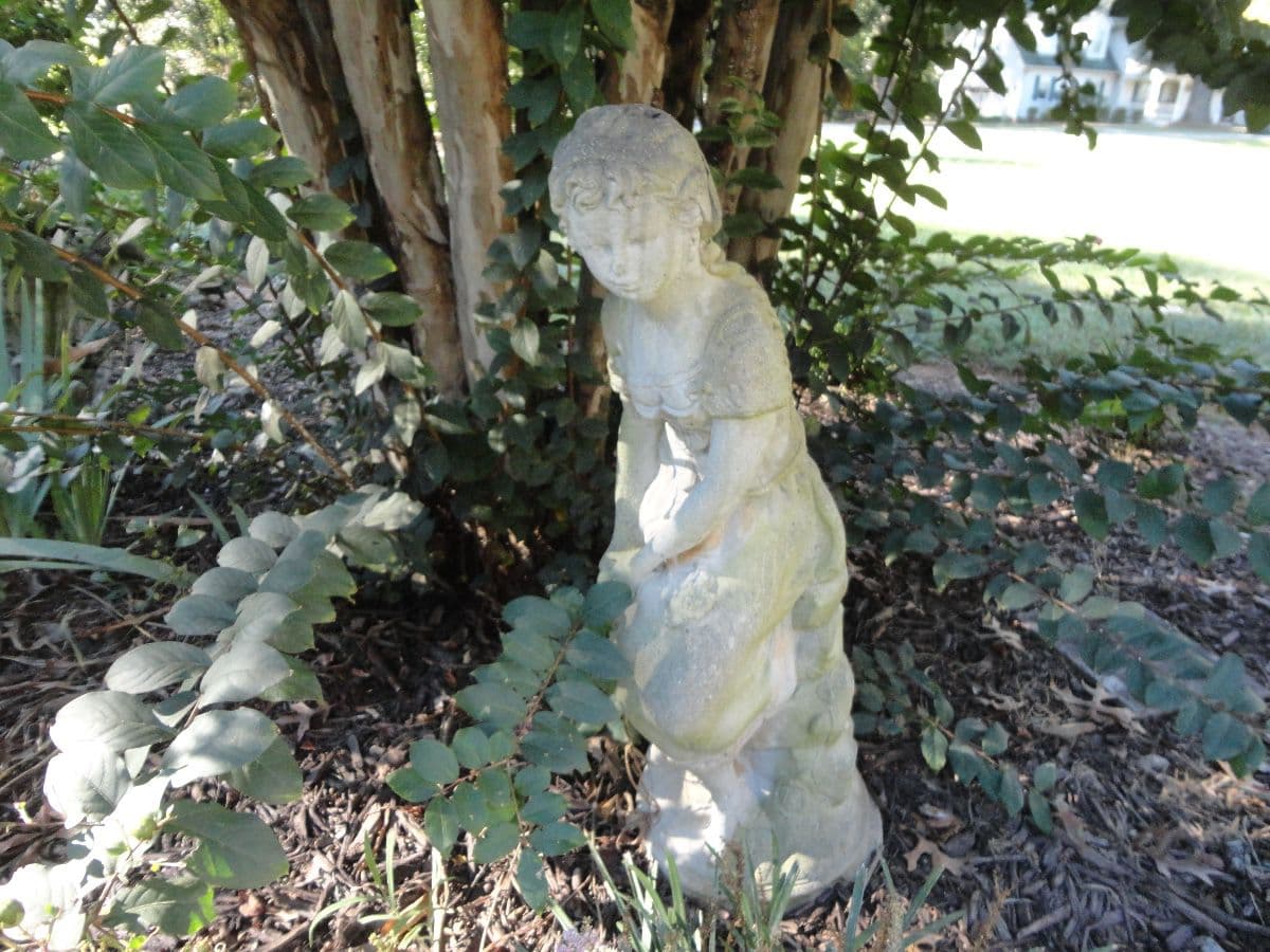 Tradition Meets Style Tag Sale w/ Holiday Decor by Bumble Bee photo 4