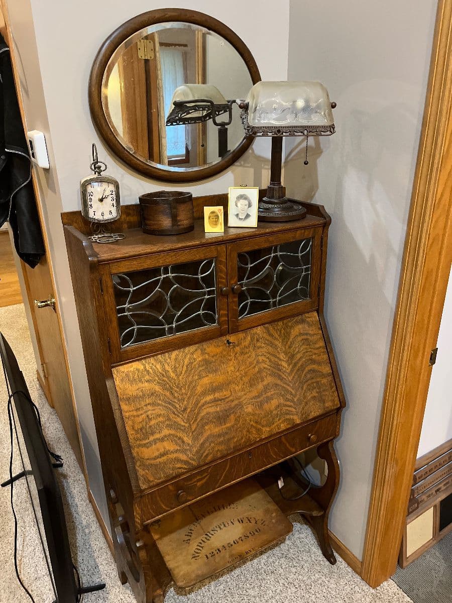 NICE ANTIQUES AND MORE ROCKFORD ESTATE SALE photo 1