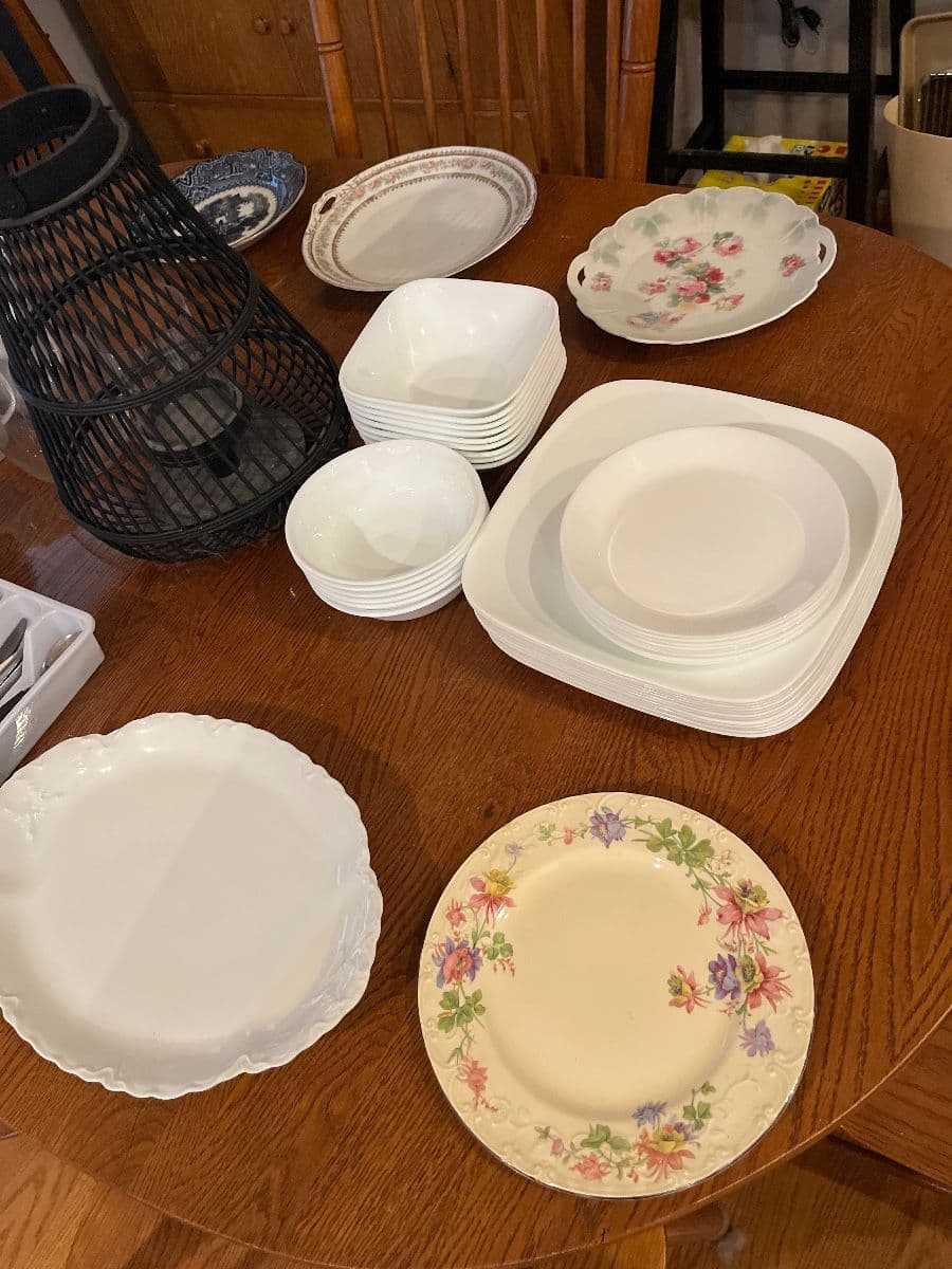 NICE ANTIQUES AND MORE ROCKFORD ESTATE SALE photo 10