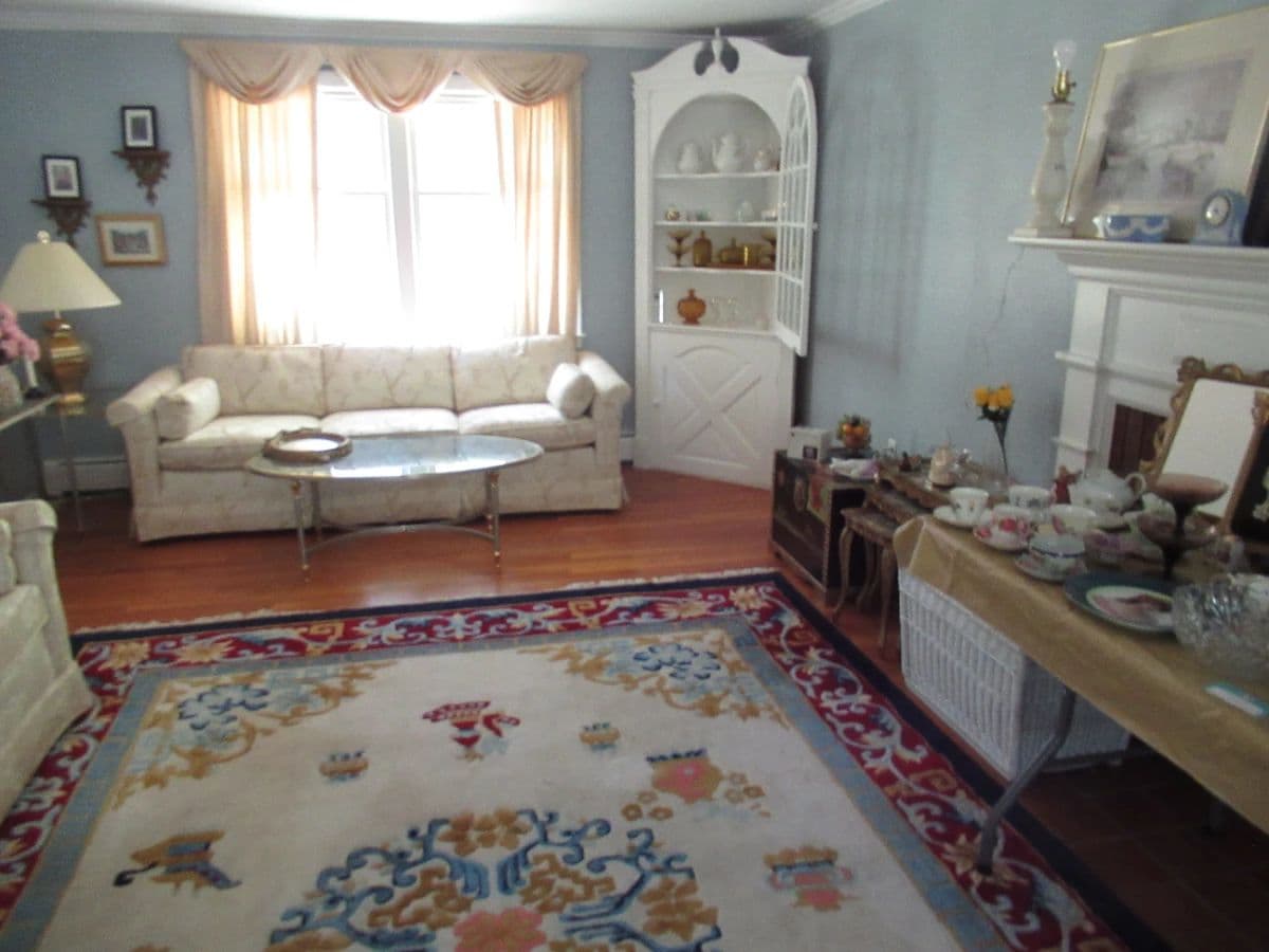 NORFOLK ESTATE SALE FINE HOME FURNISHINGS ACCESSORIES 70'S 80'S VINTAGE CLOTHING JEWELRY HOLIDAY &! photo 6