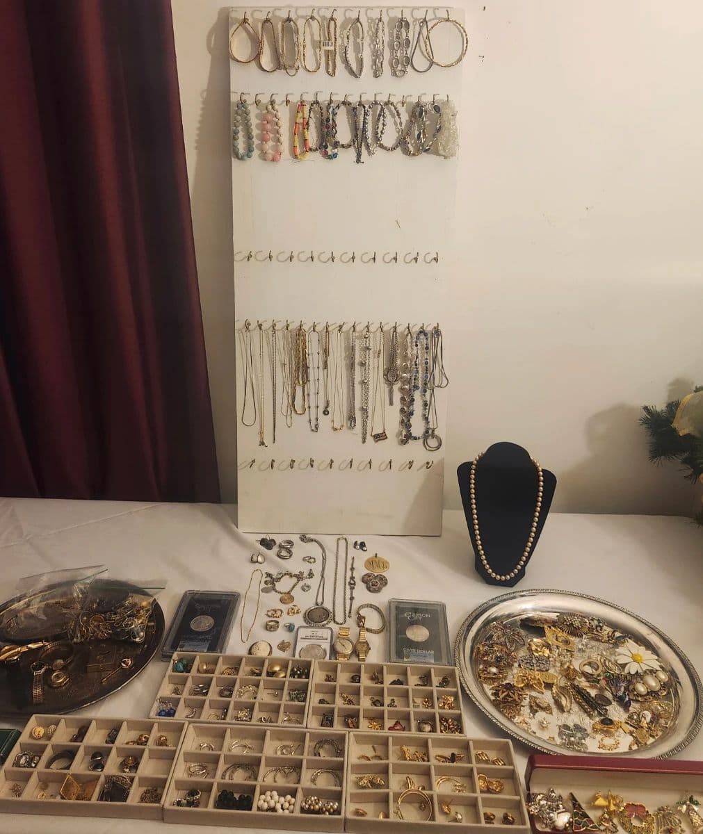 Huge S.Nashville Jewelry, Silver, Coins, Quilts, Antiques, Vintage Clothes & More photo 5