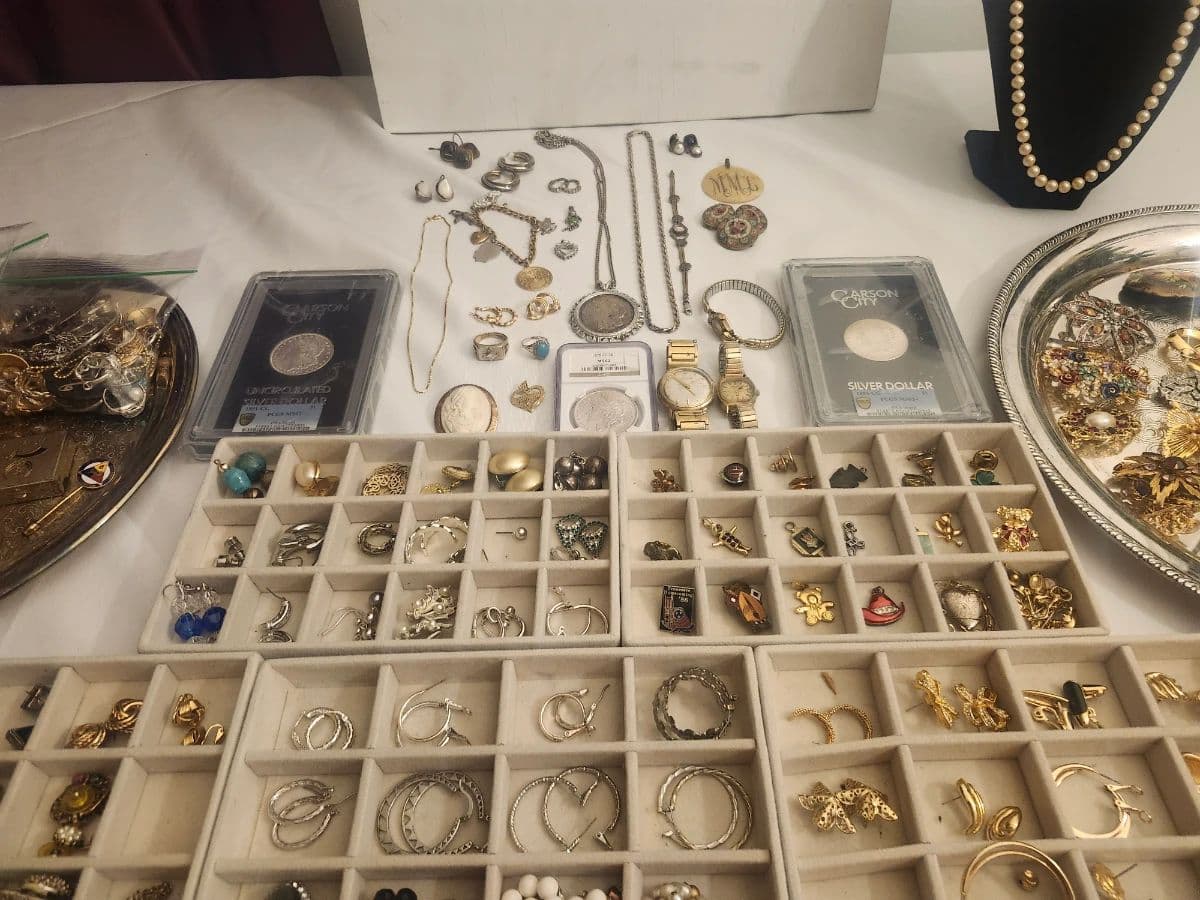 Huge S.Nashville Jewelry, Silver, Coins, Quilts, Antiques, Vintage Clothes & More photo 4