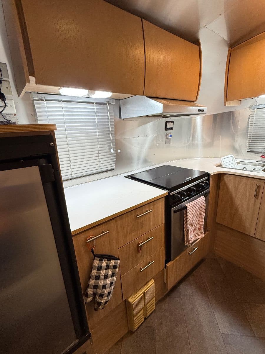 Toyland in Brentwood Estate Sale Sterling Silverware Coins Airstream Safari Electronics Galore photo 8