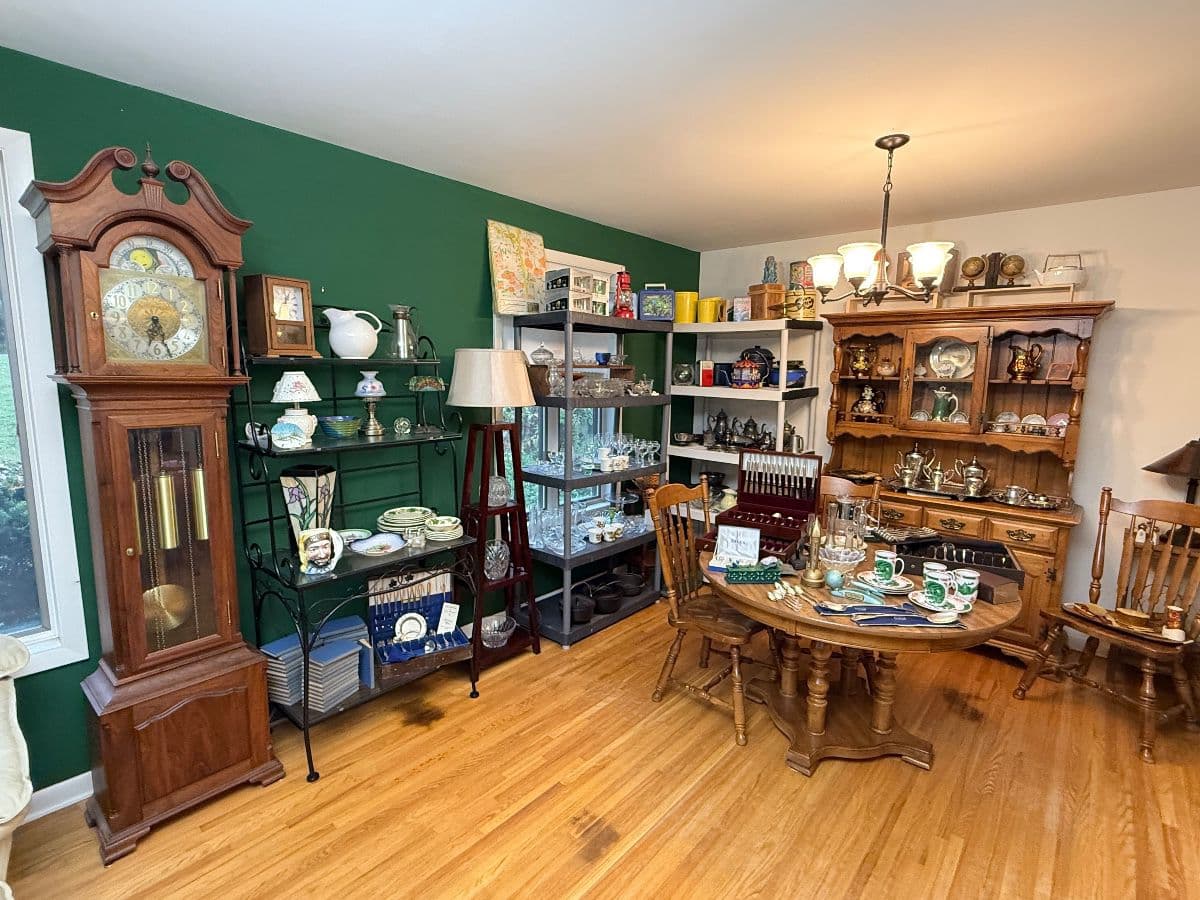 Toyland in Brentwood Estate Sale Sterling Silverware Coins Airstream Safari Electronics Galore photo 9