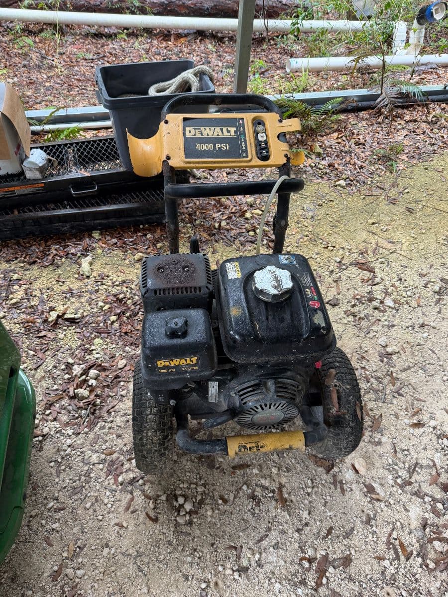On Site Estate/Tool Auction photo 3