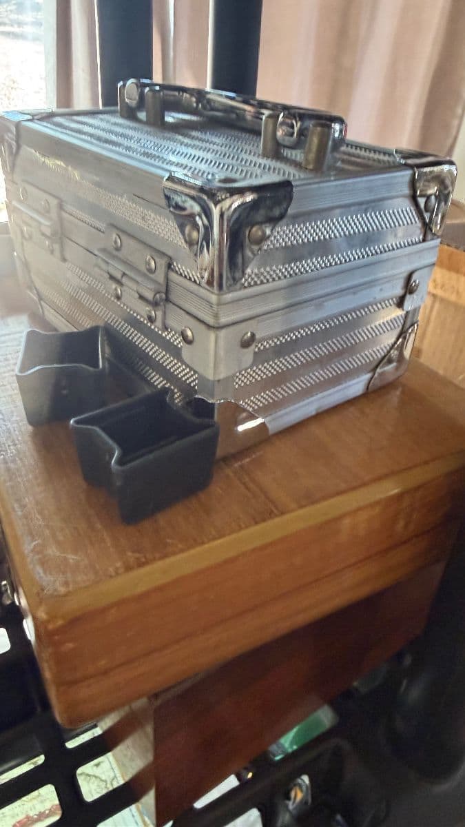 Blowout:: Sunland, antq artifacts, electronics, jewelry, cameras, kitchen, tables ,tools, furniture photo 9