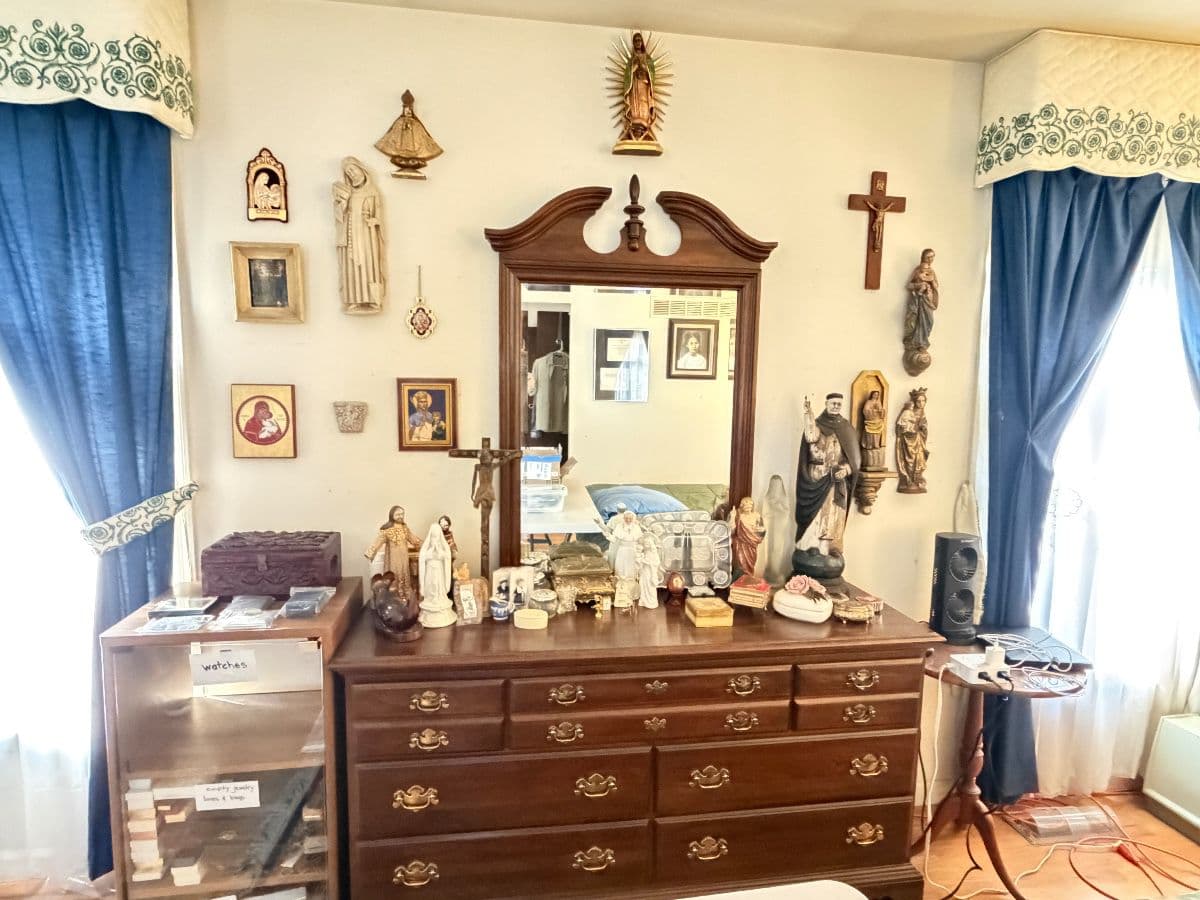 Fantastic Art & Southeast Asian Furniture in Williamsburg Estate by LUBY’s Great Estate photo 5