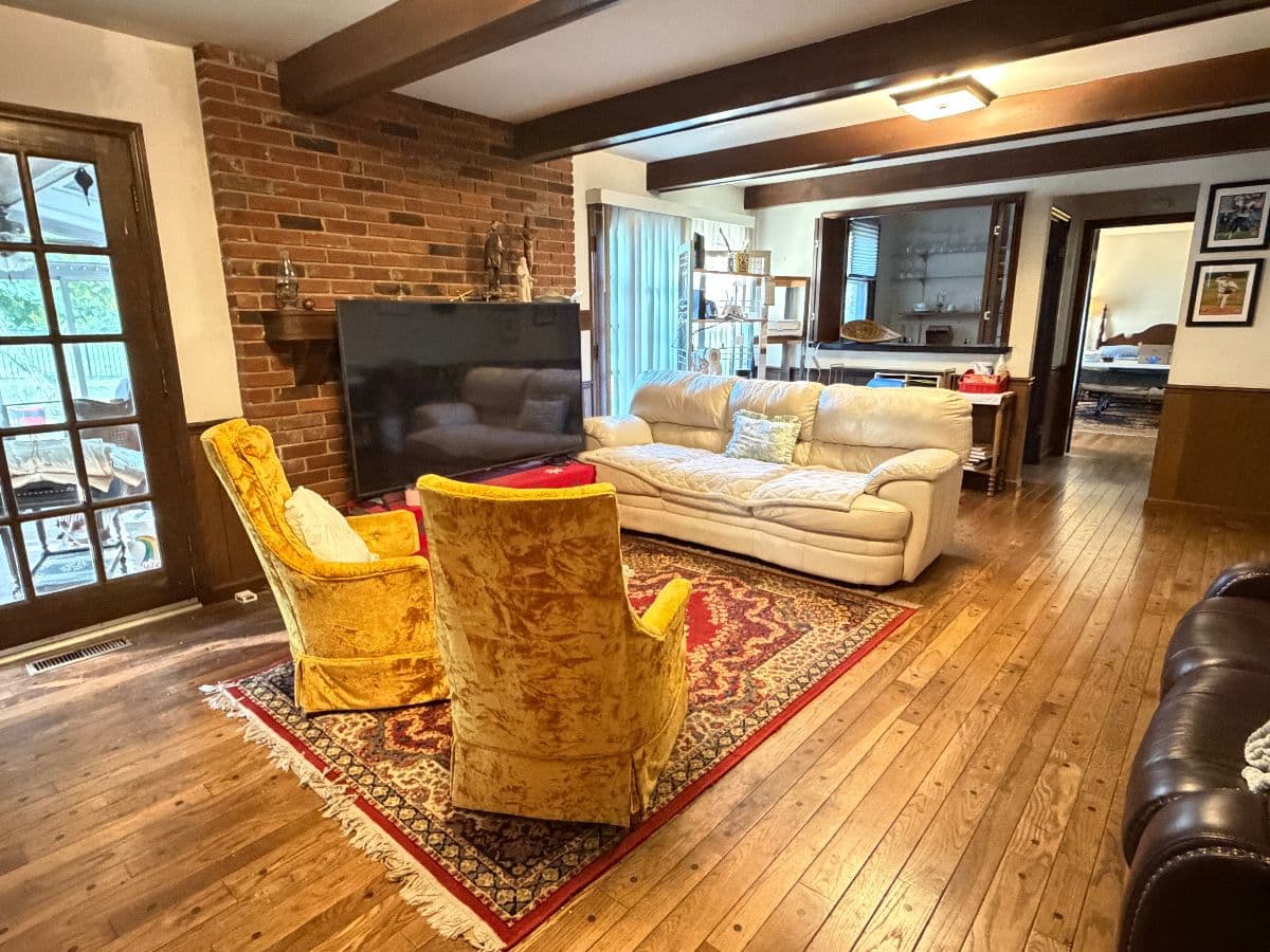 Fantastic Art & Southeast Asian Furniture in Williamsburg Estate by LUBY’s Great Estate photo 7