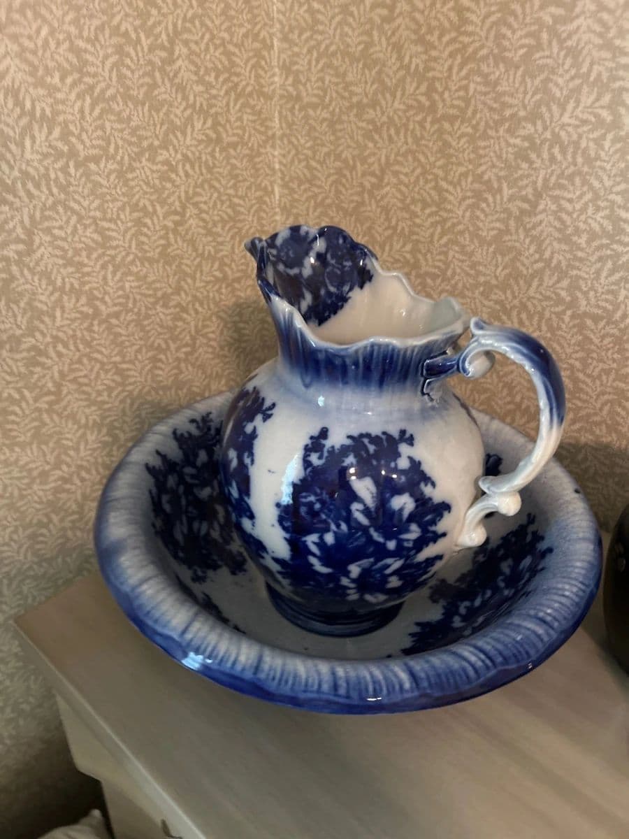 Blue Moon Estate Sales/Hastings, MN photo 8