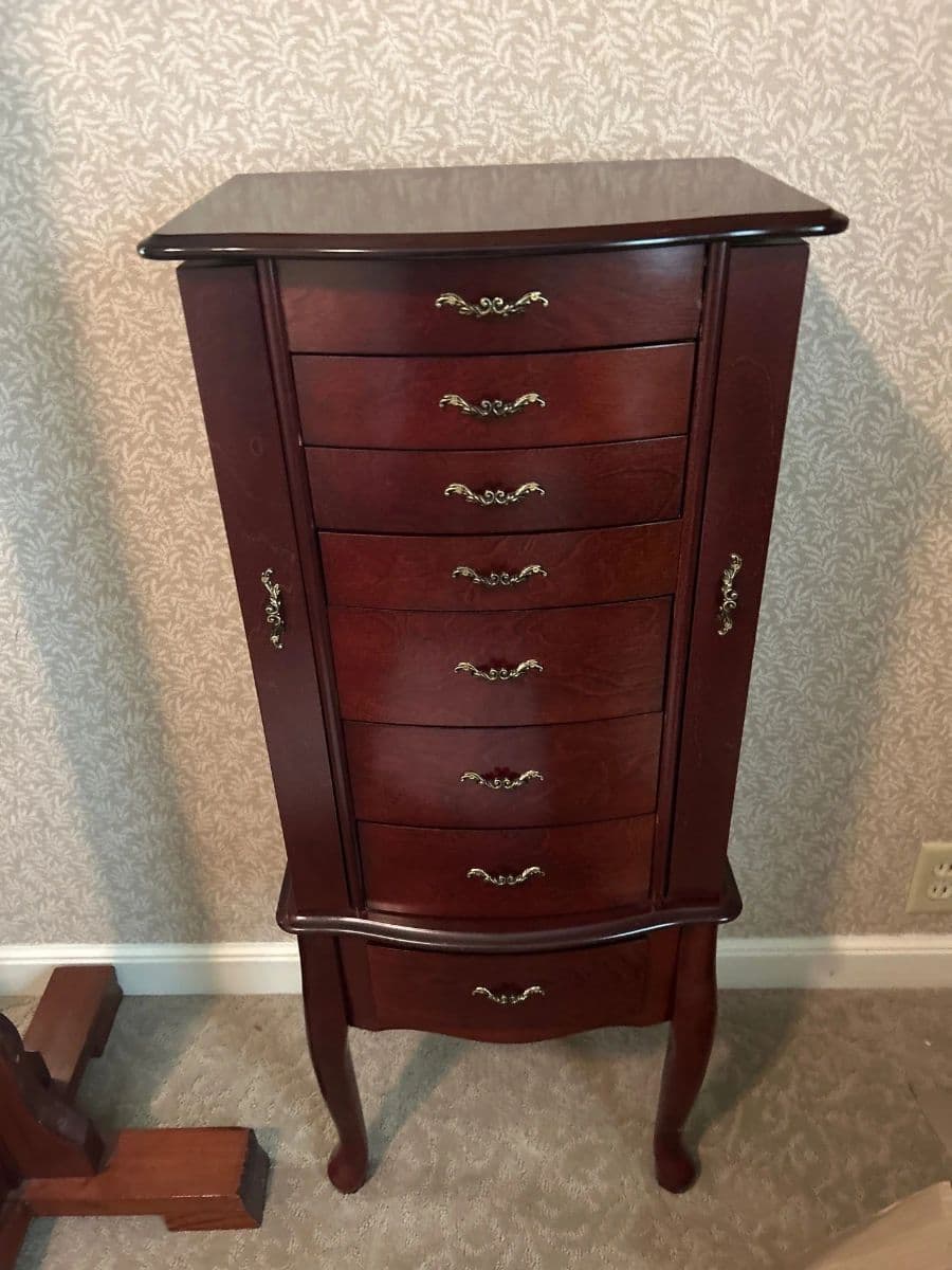Blue Moon Estate Sales/Hastings, MN photo 9