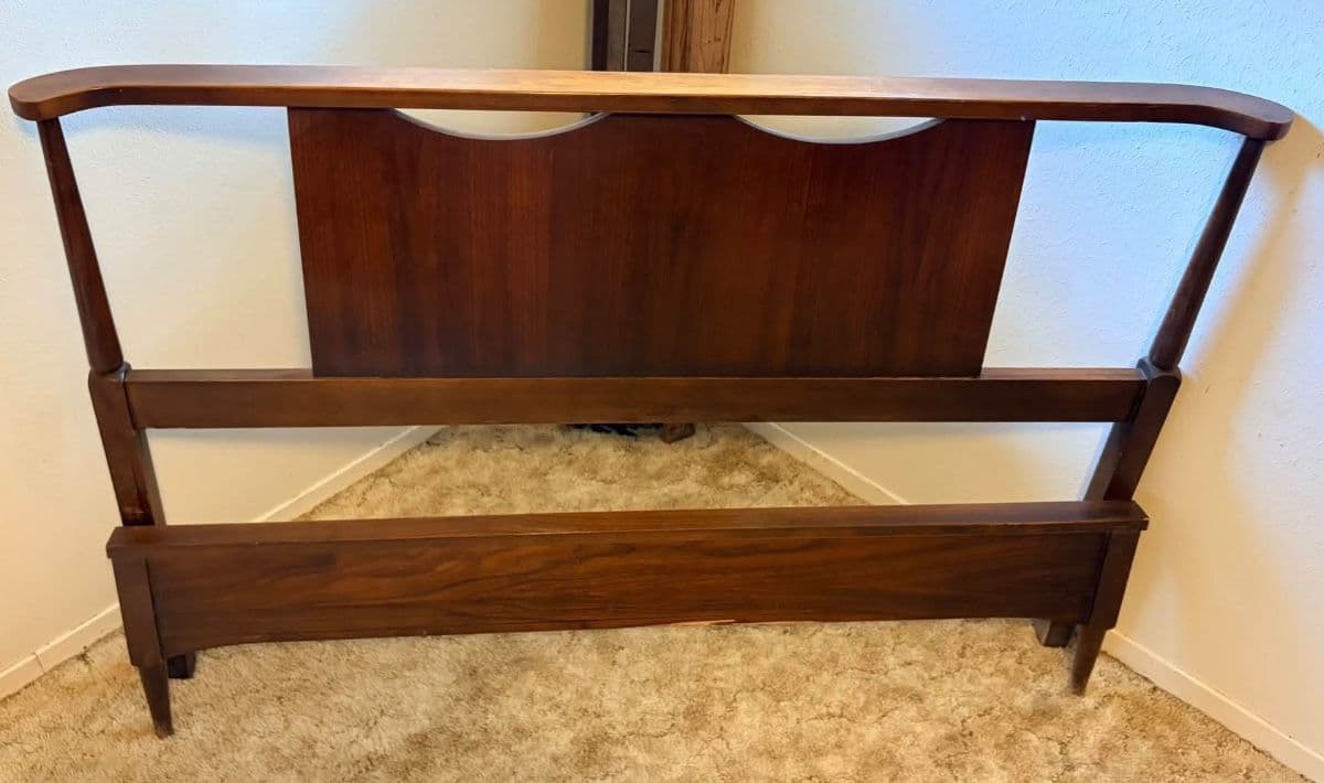 Floor to ceiling Vintage & MCM Estate photo 5