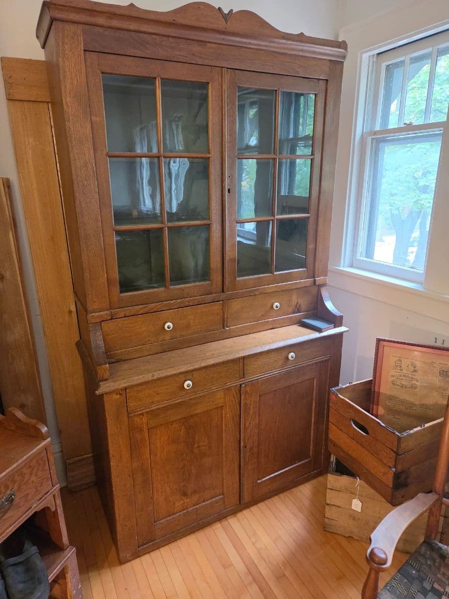 Unusual Uptown Sale photo 10