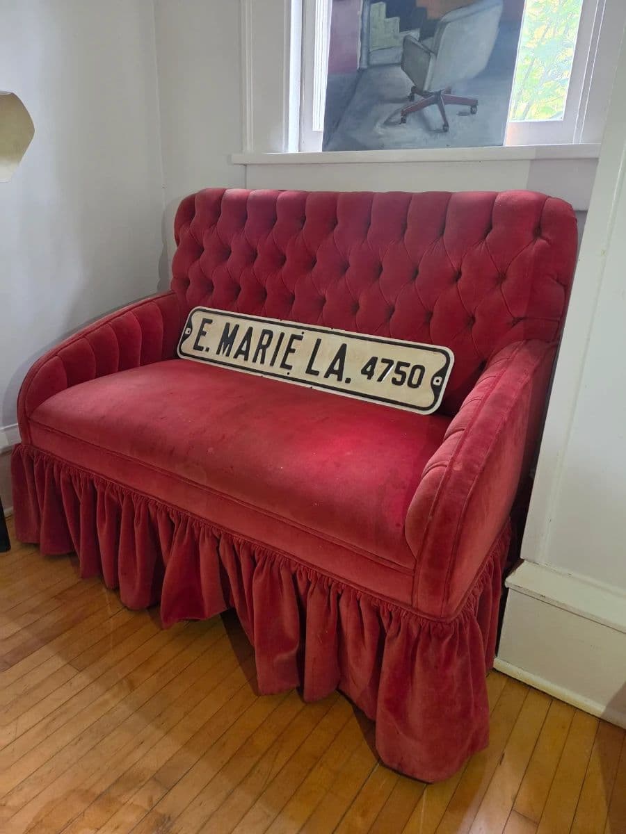 Unusual Uptown Sale photo 8