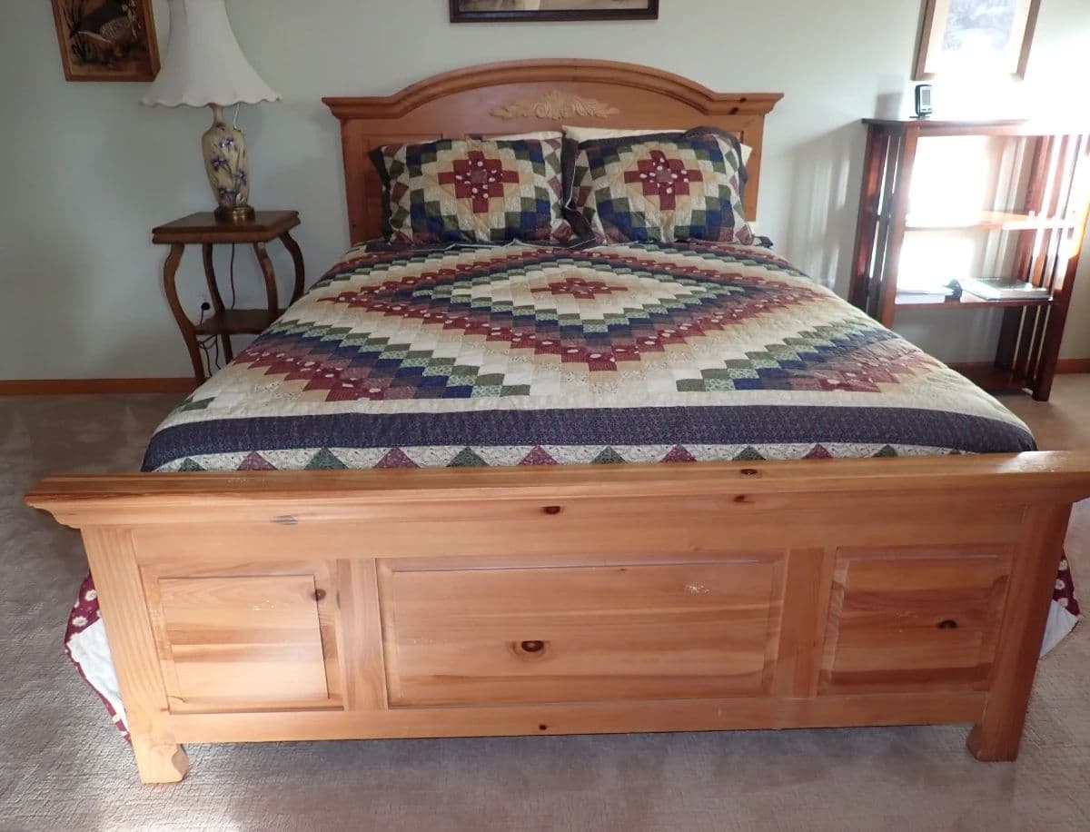 Savage - Dining Table - Wicker furniture - Pine Queen - Quilt photo 1