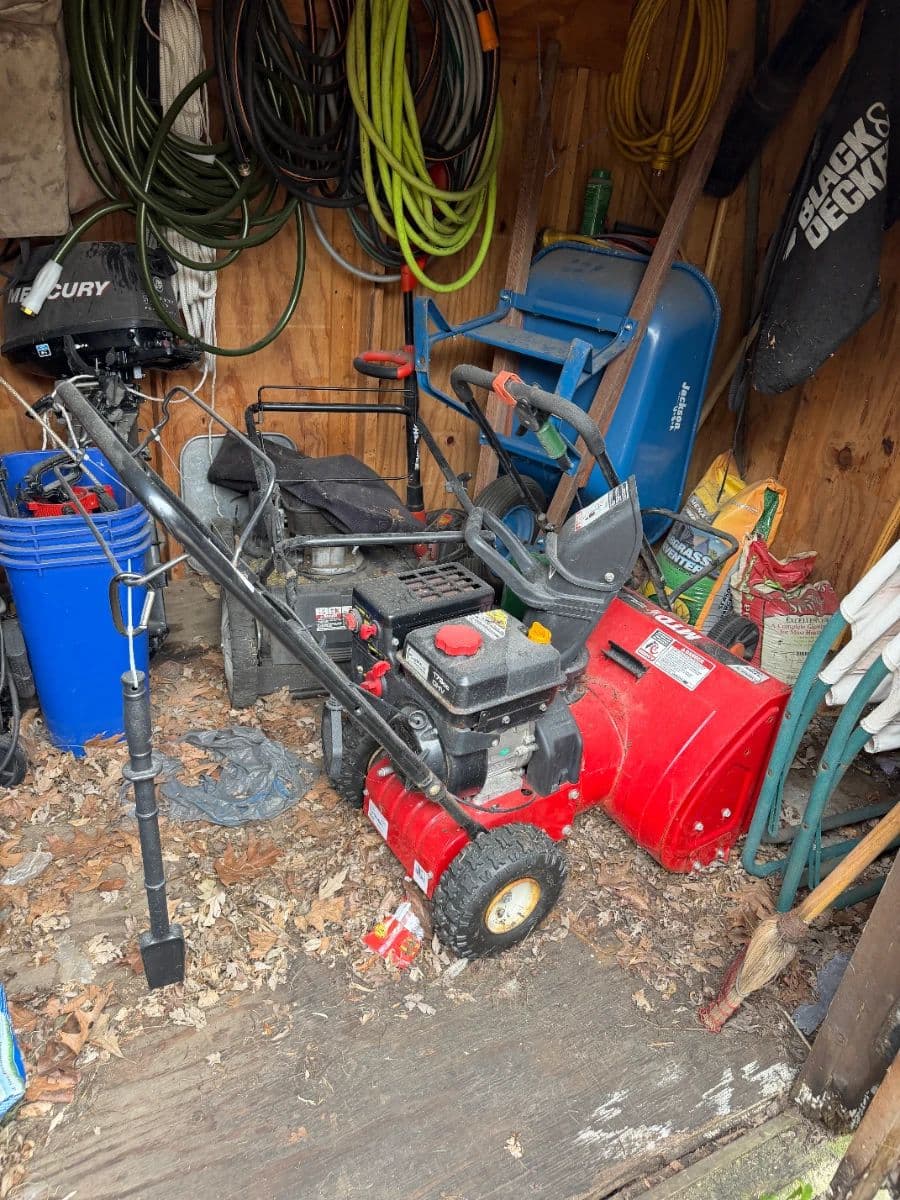 Great Glendale Heights! Boating equipment and decor, vintage furniture, packed garage and shed,more! photo 8