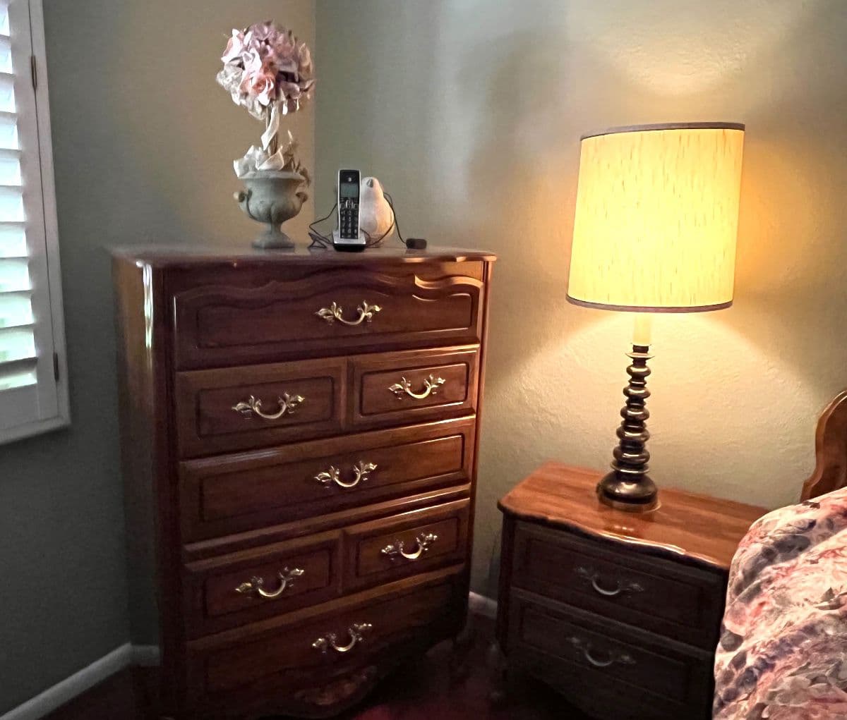 High End Classic Furniture & Everyday Household Items photo 10