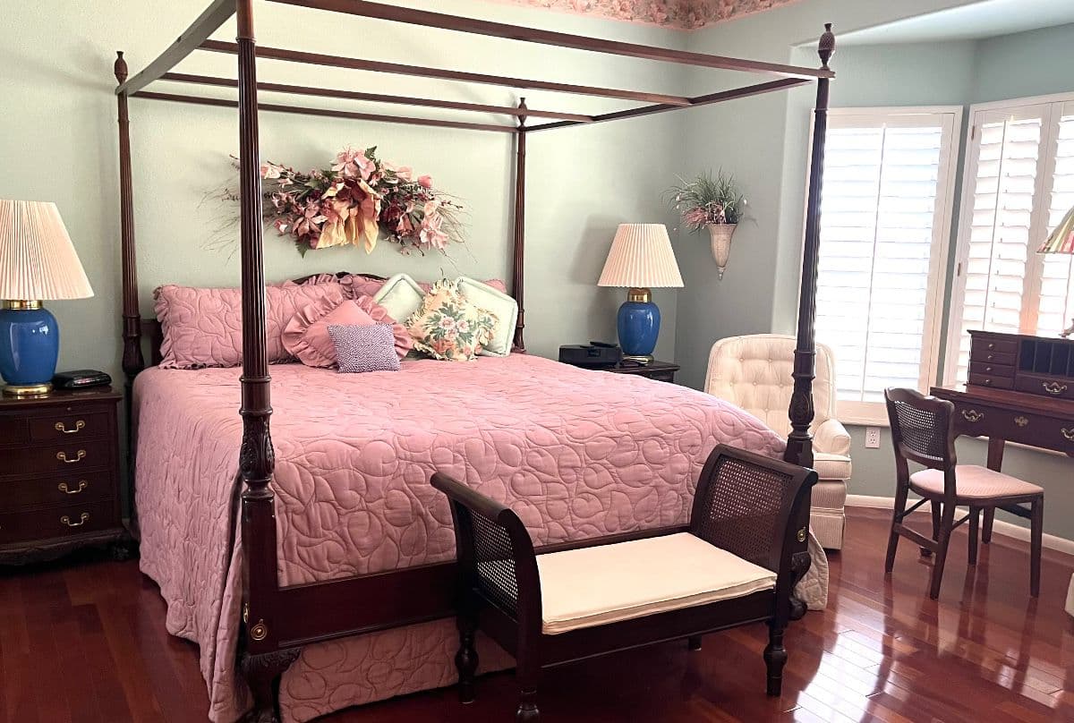 High End Classic Furniture & Everyday Household Items photo 1