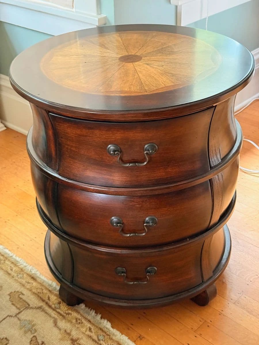 Luxury finds in Leschi - Furniture, Louis Vuitton, Hermes, Tiffany and more! photo 12