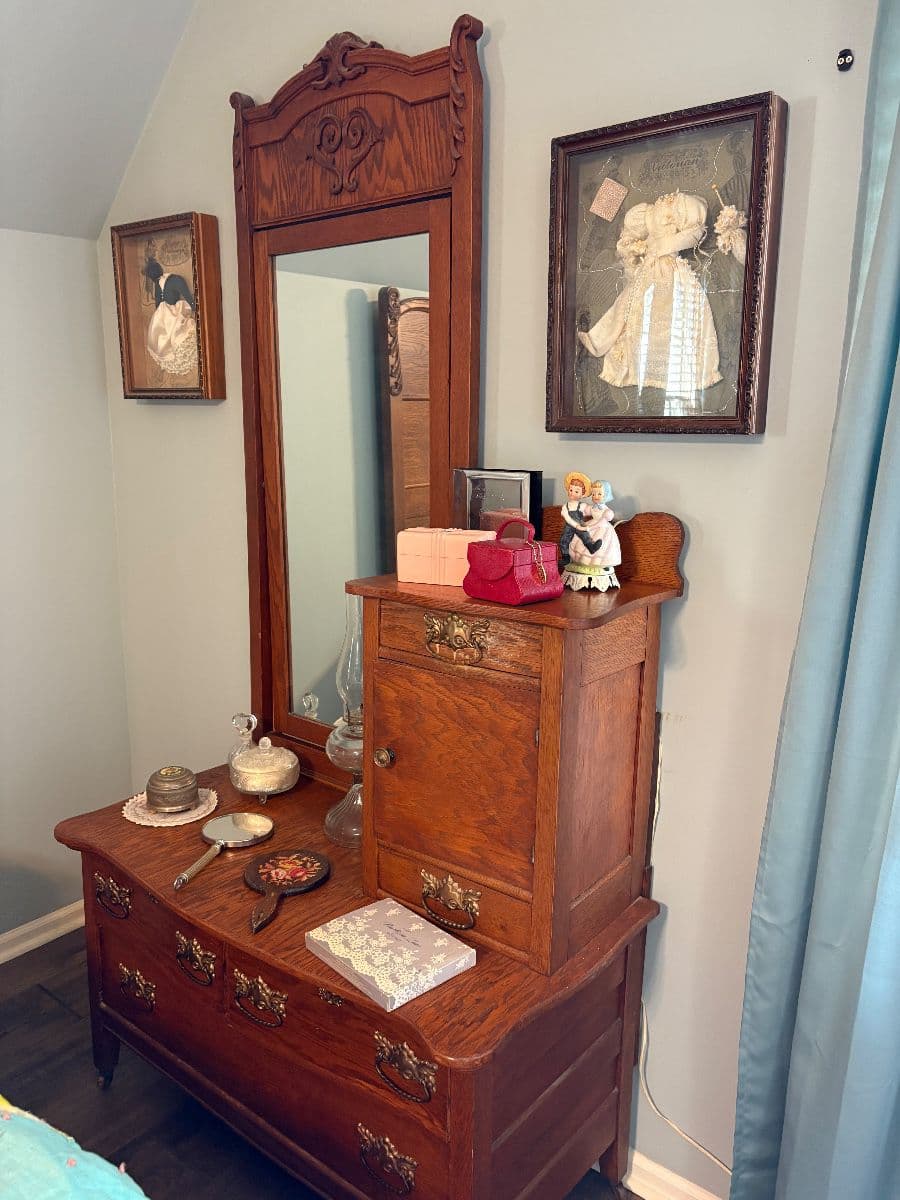 Another Estate Sale worth Discovering w Amazing Workshop. North of Historic Indep Square photo 1