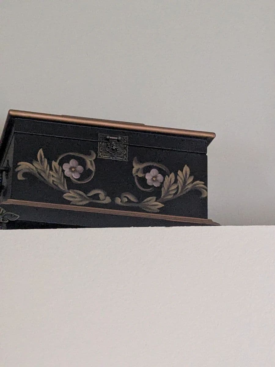 Cottage Flare Estate Sale photo 8