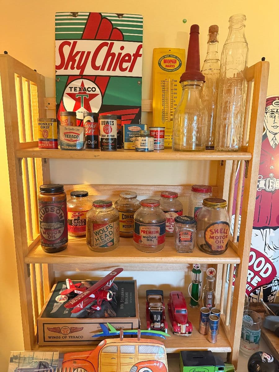 FARMINGTON HILLS HOT ROD GAS & OIL COLLECTIBLE SALE photo 3