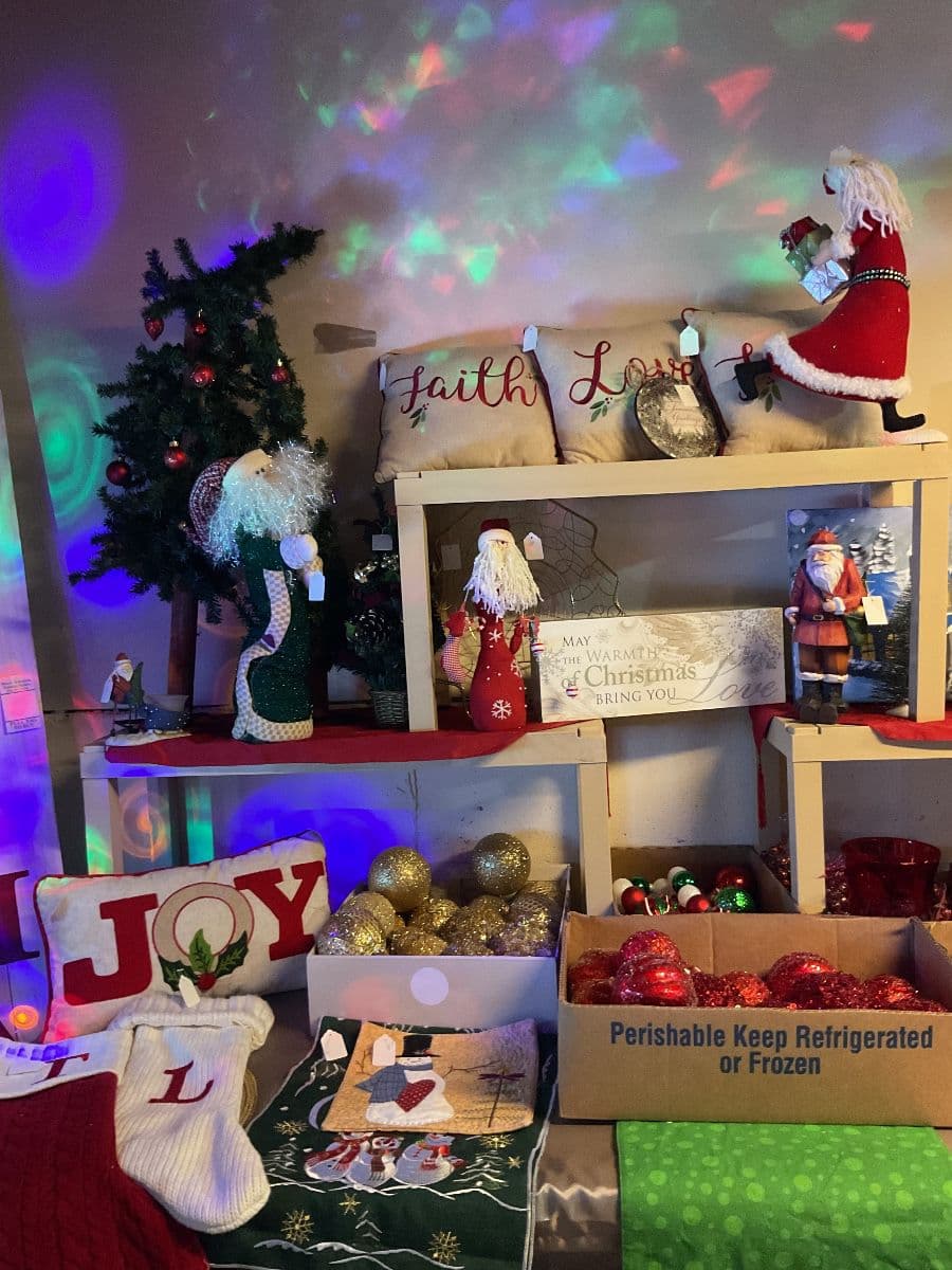Holiday explosion, three floors by Mary Johnson photo 11