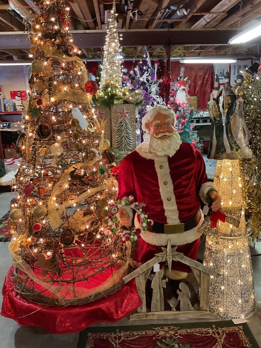 Holiday explosion, three floors by Mary Johnson photo 1