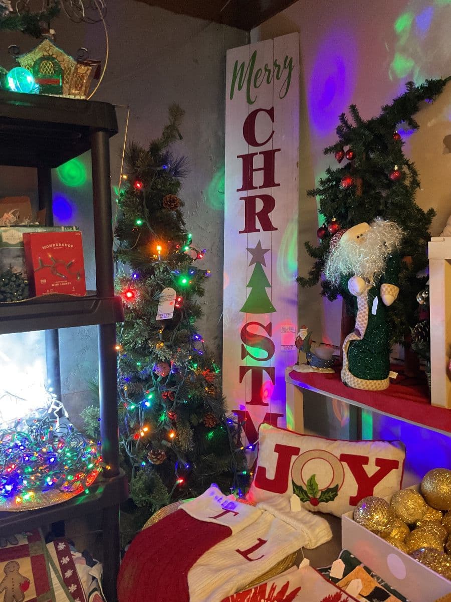 Holiday explosion, three floors by Mary Johnson photo 10