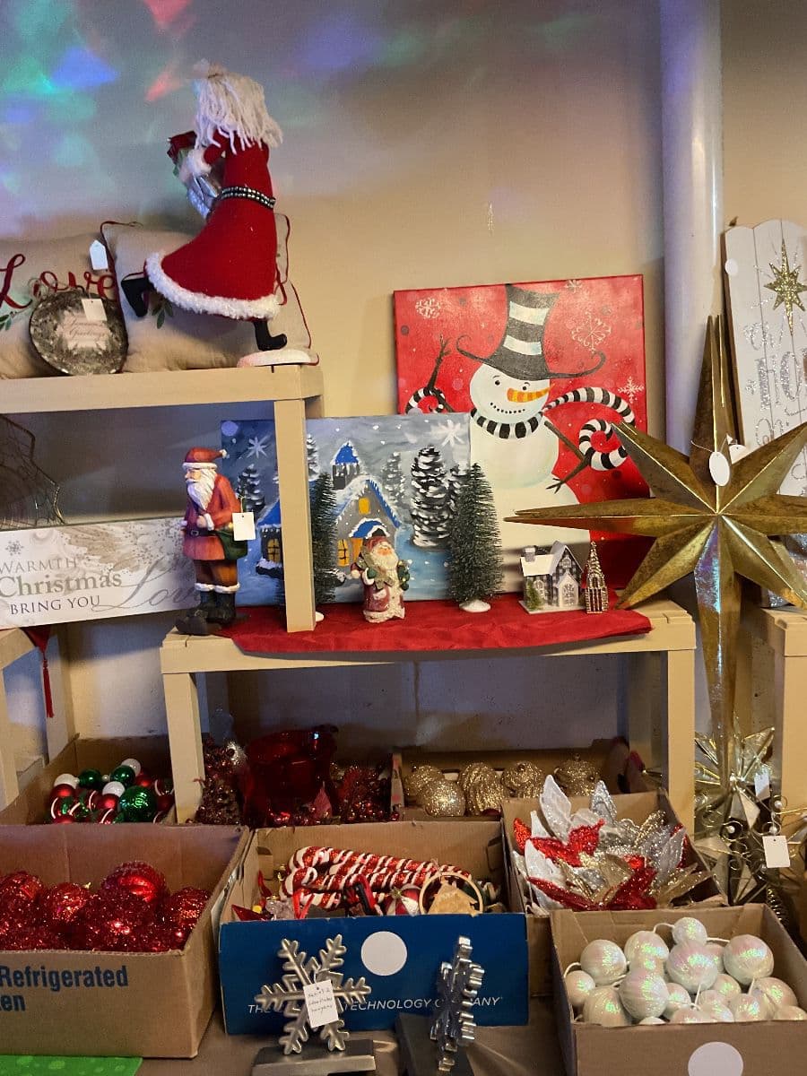 Holiday explosion, three floors by Mary Johnson photo 12