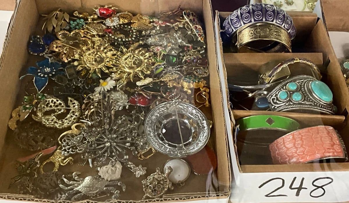 ONLINE ONLY AUCTION CLOSES MON. OCT. 26 7PM photo 4