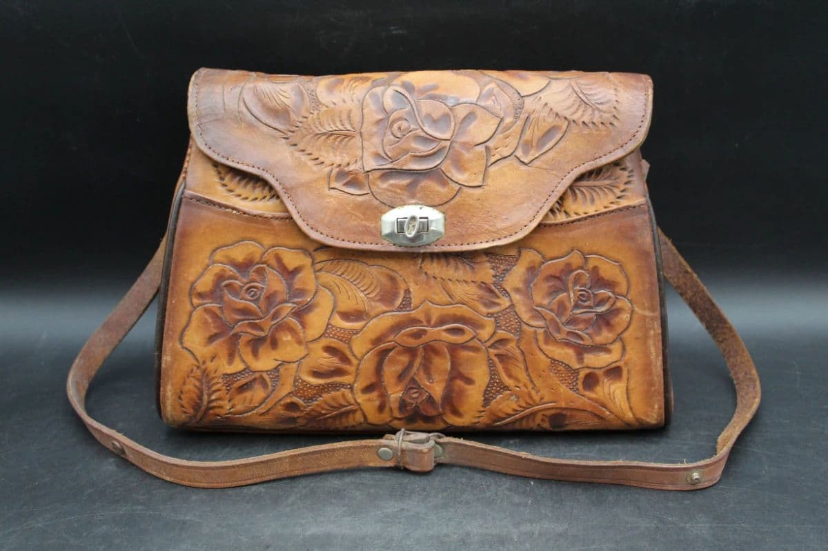 Distinct Antiques, Ceramics, Jewelry, Art & More Auction photo 11