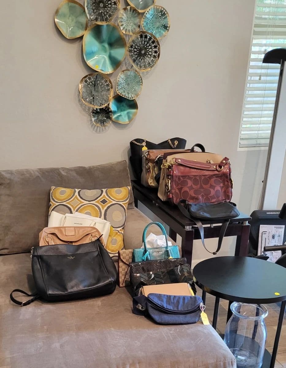 ADORABLE AND PRISTINE HOME WITH DESIGNER HANDBAGS AND MORE IN PHOENIX THIS WEEKEND!! photo 3