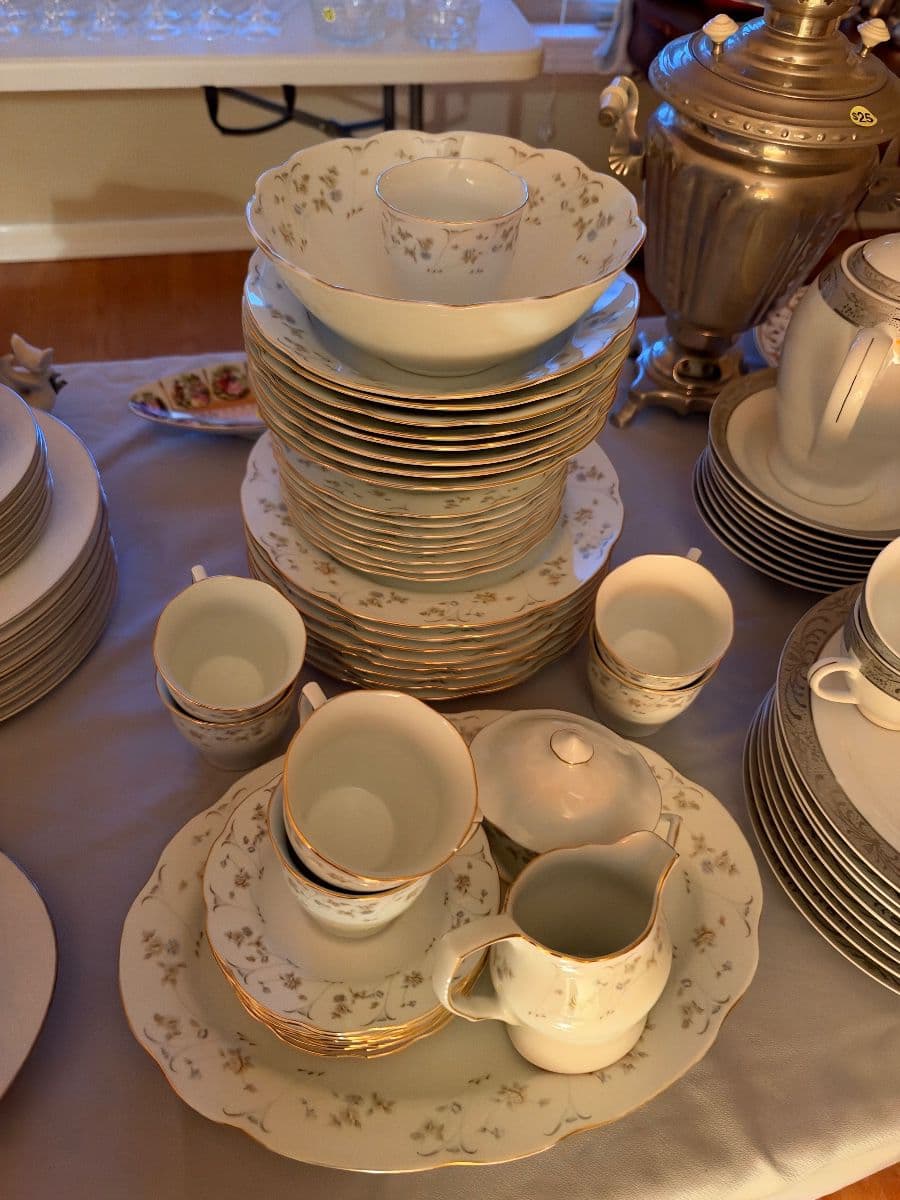 West Ridge Chicago Estate Sale – Vintage Treasures, Fine China, Crystal & Quality Furniture! photo 7
