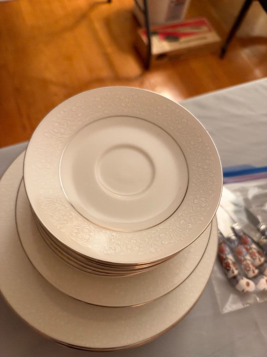 West Ridge Chicago Estate Sale – Vintage Treasures, Fine China, Crystal & Quality Furniture! photo 6