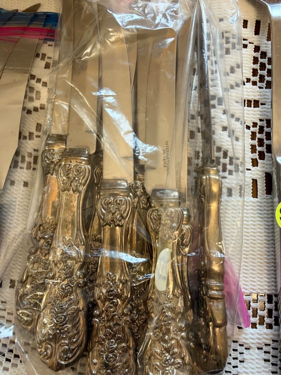 West Ridge Chicago Estate Sale – Vintage Treasures, Fine China, Crystal & Quality Furniture! photo 10