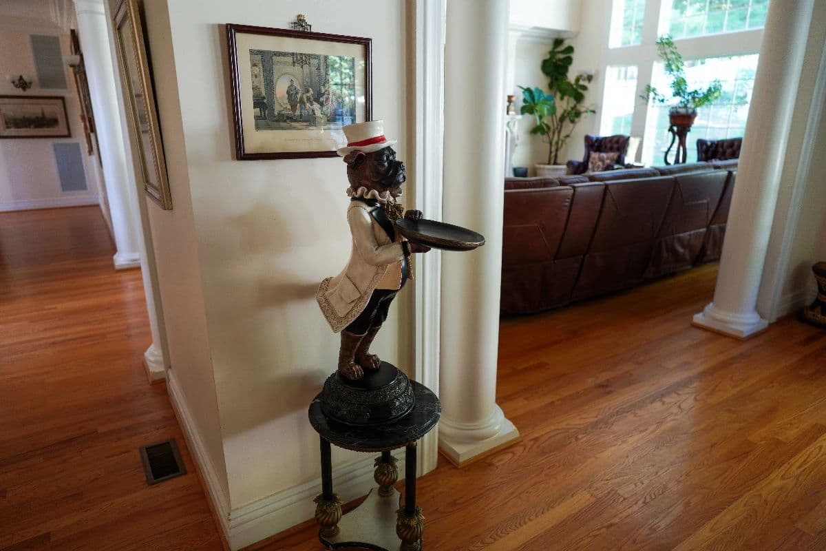 Old Westbury Estate Sale — Fine Art, Chinese Antiques & Collectibles photo 3